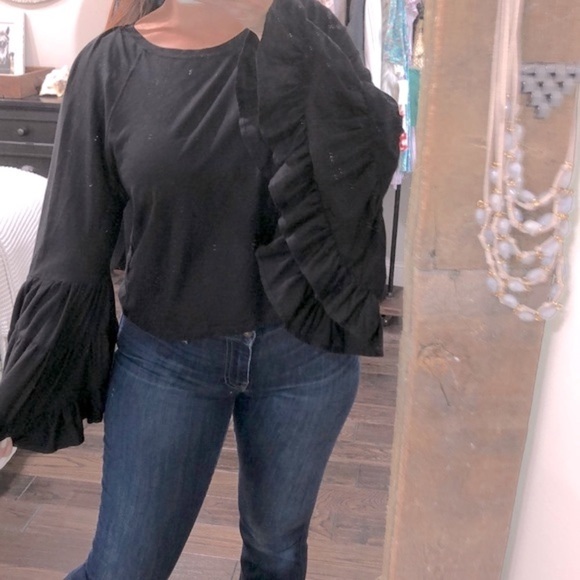 Snappy turtle small black boho bell sleeves top - Picture 2 of 7